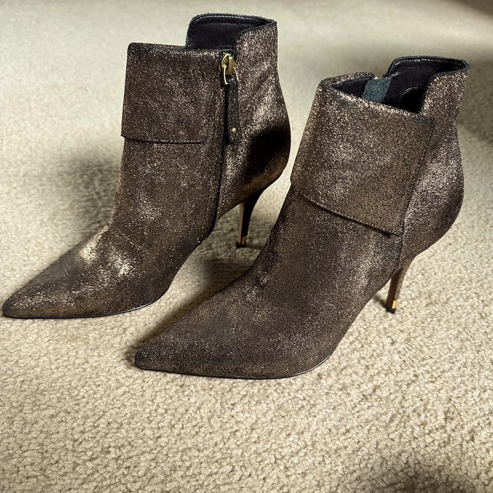 Lines Paolo gold booties. Size 8